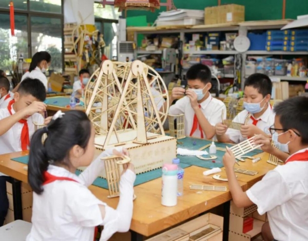 學(xué)黨史 開(kāi)新局｜將黨史學(xué)習教育融入散學(xué)典禮！寶民小學(xué)師生重溫紅色經(jīng)典齊唱紅色歌曲